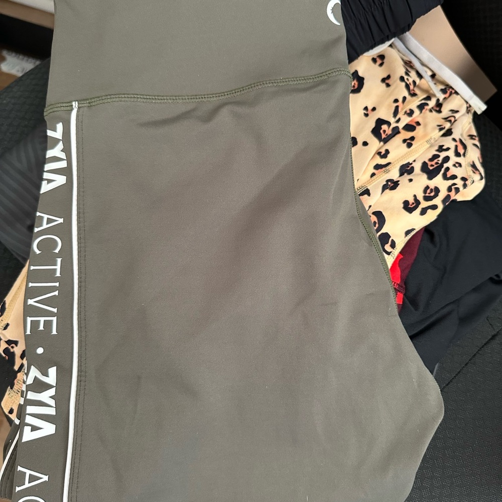 ZYIA Active Olive Capri